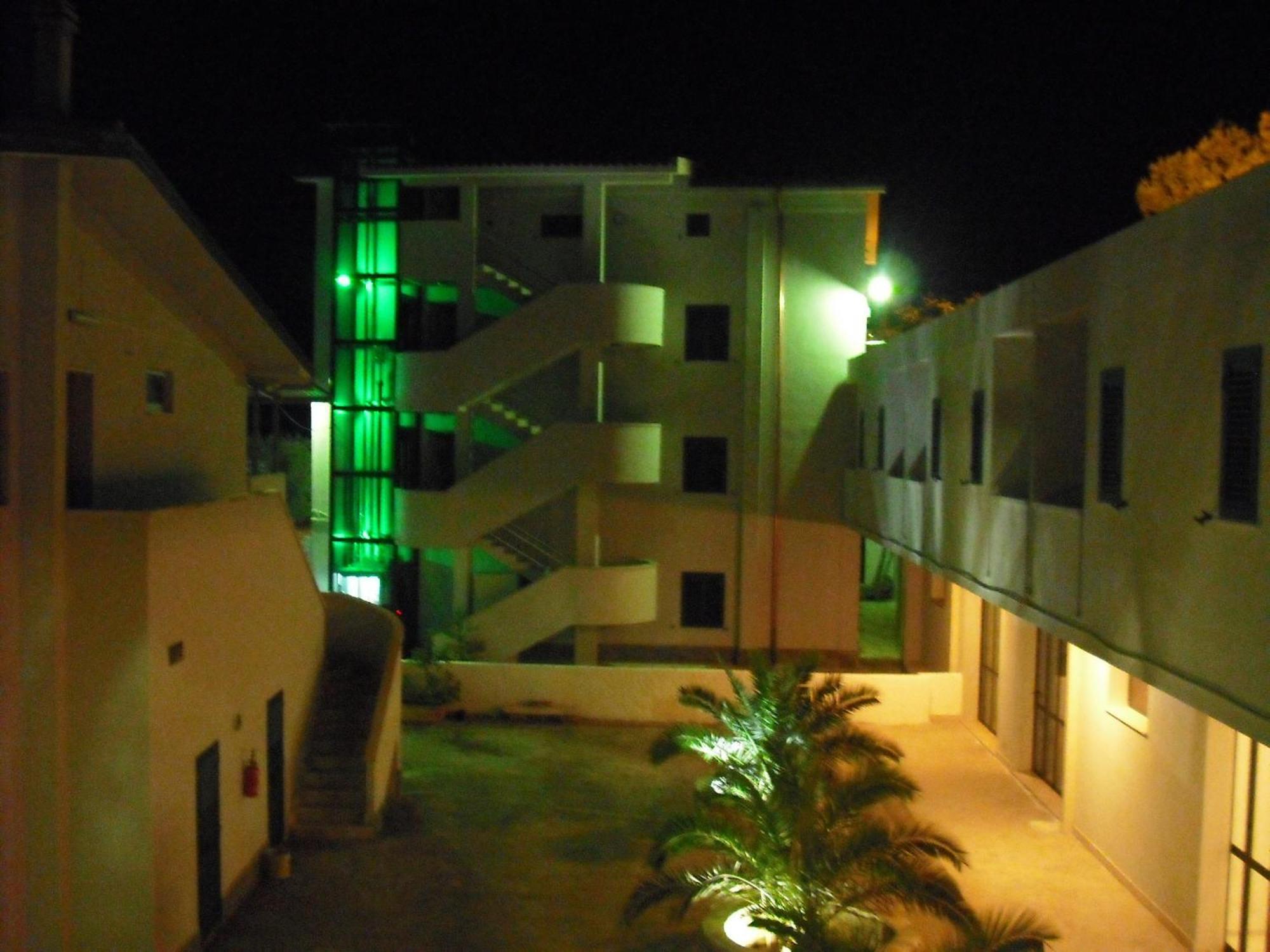 Albergo 2 Pini โรดิการ์กานิโก ภายนอก รูปภาพ